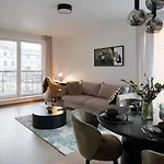 Kotzebue - Sleek&moody, Dark Green&black Appartement