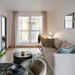 Kotzebue - Sleek&moody, Dark Green&black Appartement