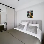 Kotzebue - Sleek&moody, Dark Green&black Appartement Tallinn