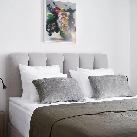 Apartment Kotzebue - Sleek & Moody, Dark & Black Tallinn