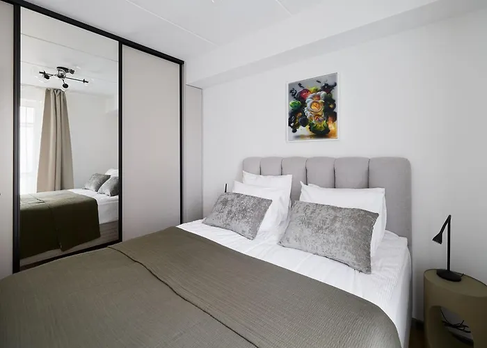 Kotzebue - Sleek & Moody, Dark & Black Apartment Tallinn