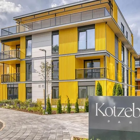 Kotzebue - Sleek&moody, Dark Green&black