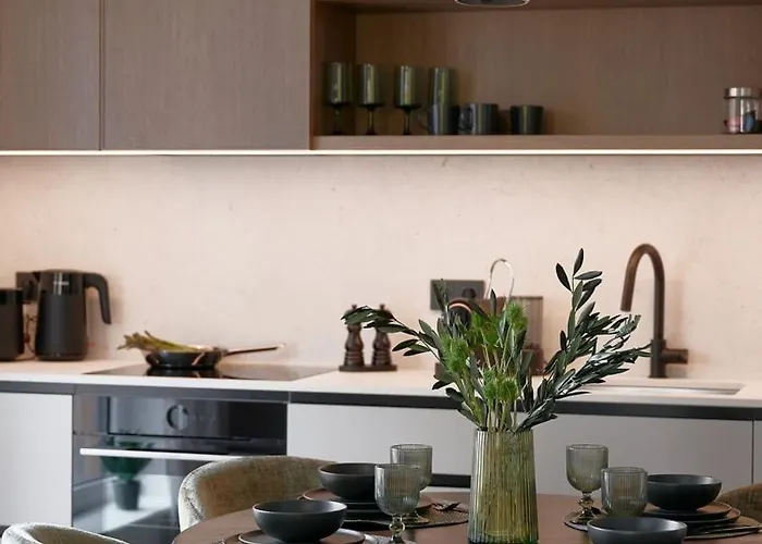 Kotzebue - Sleek & Moody, Dark & Black 탈린